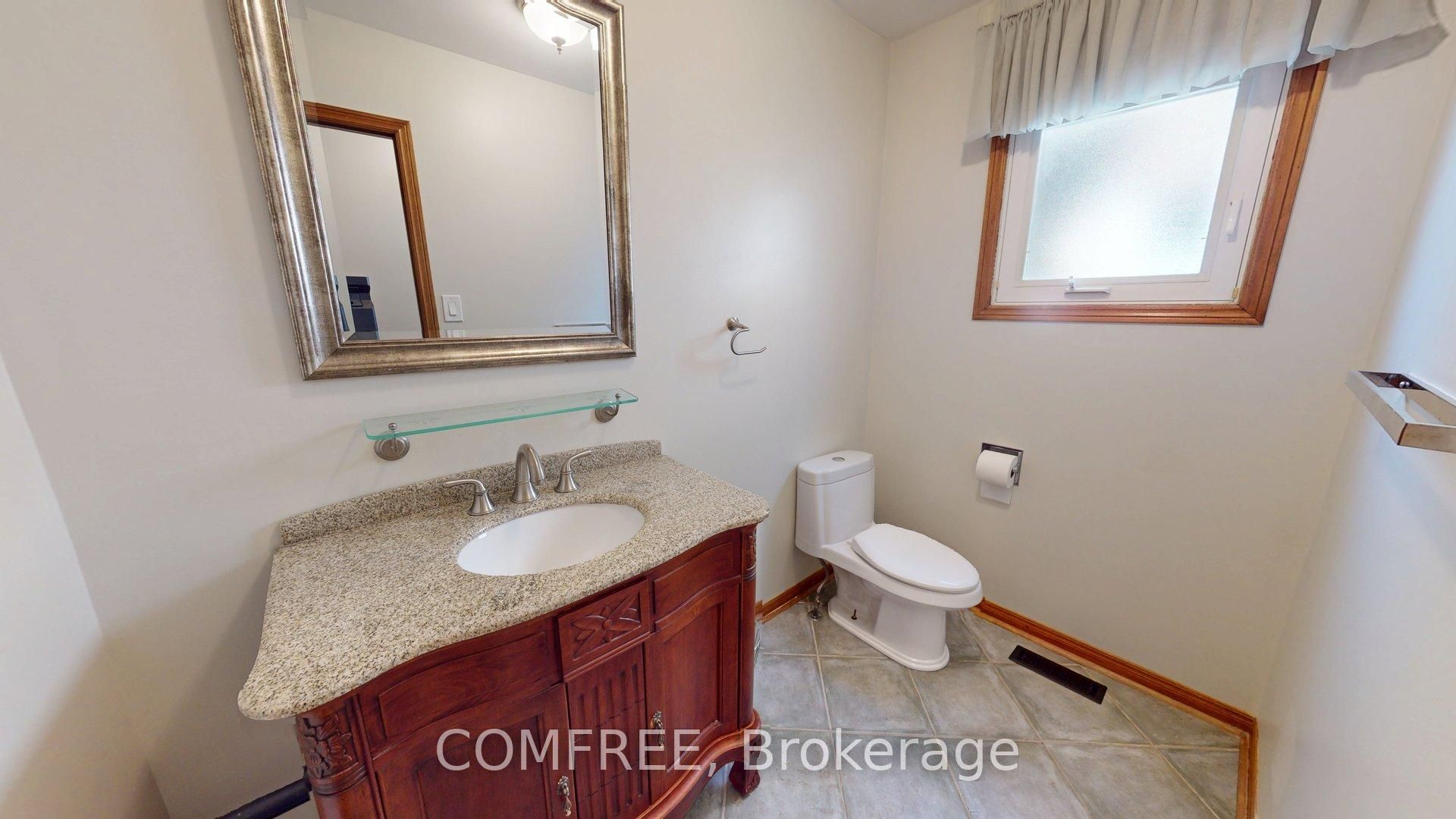 51 Venetian Crescent Property Photo 4