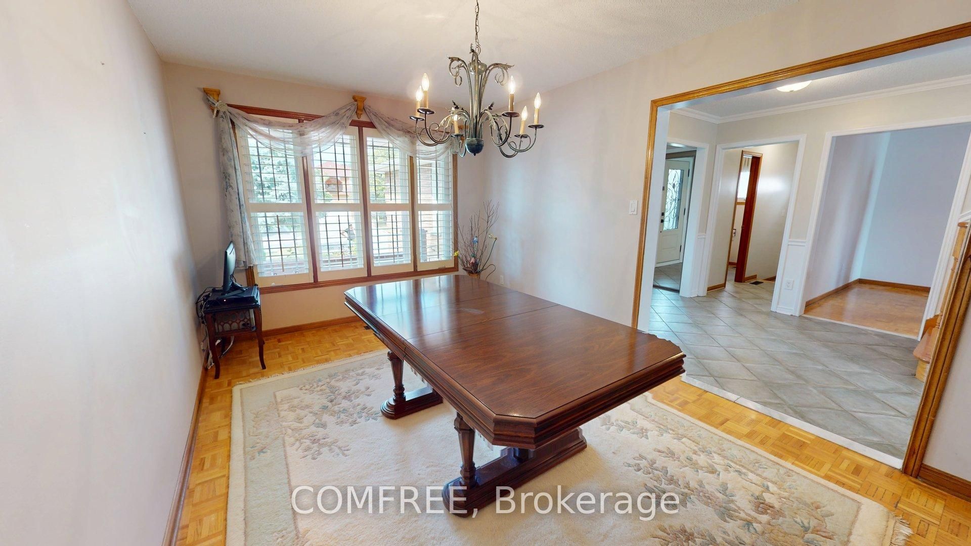 51 Venetian Crescent Property Photo 6