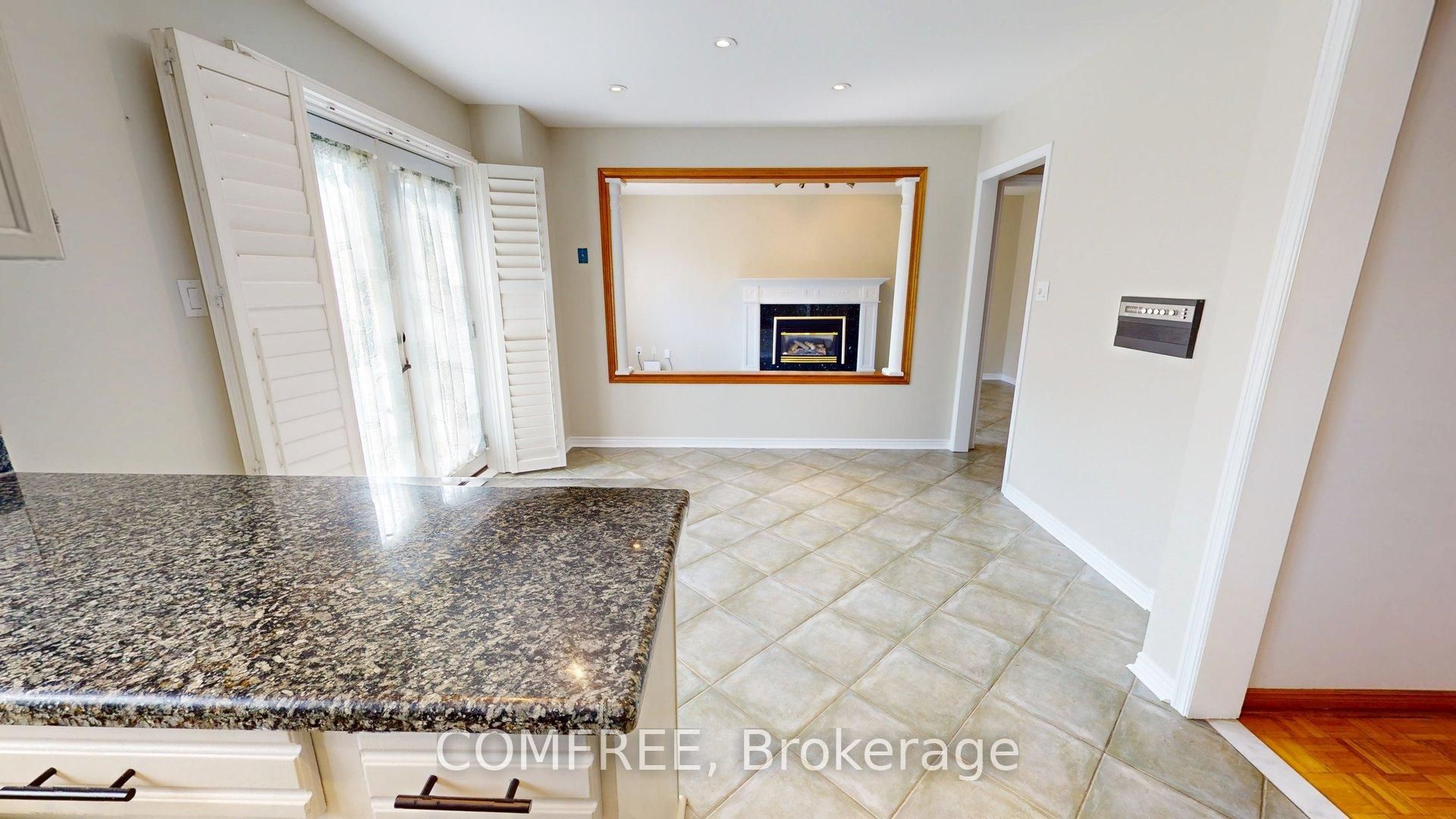 51 Venetian Crescent Property Photo 8