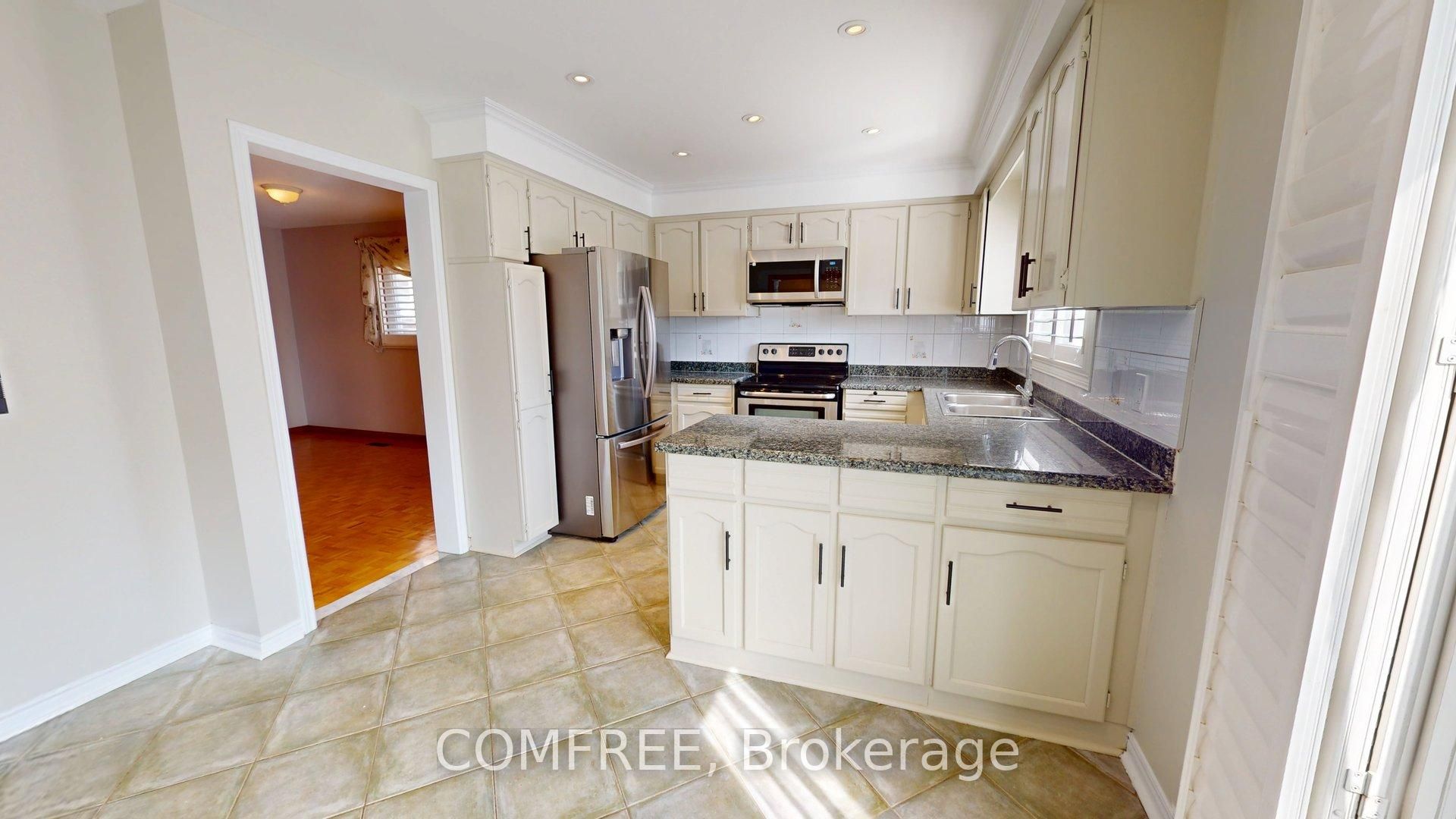 51 Venetian Crescent Property Photo 10