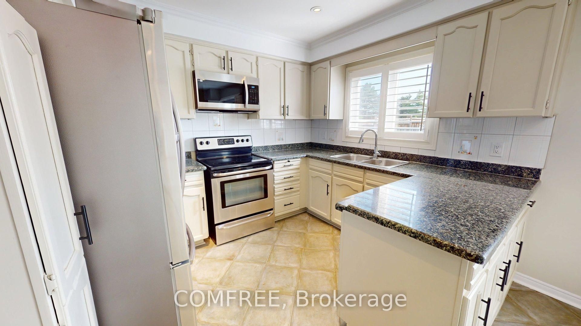 51 Venetian Crescent Property Photo 11