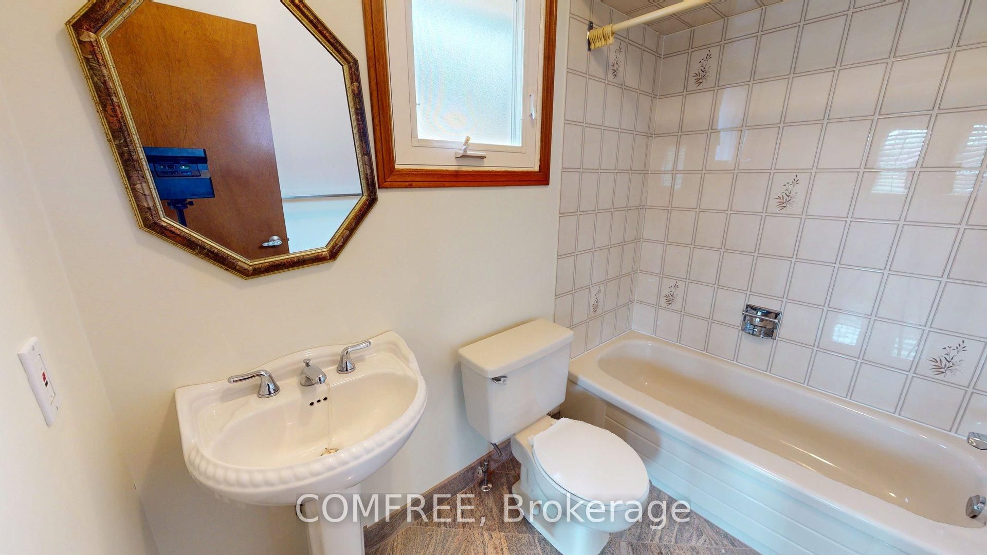 51 Venetian Crescent Property Photo 24