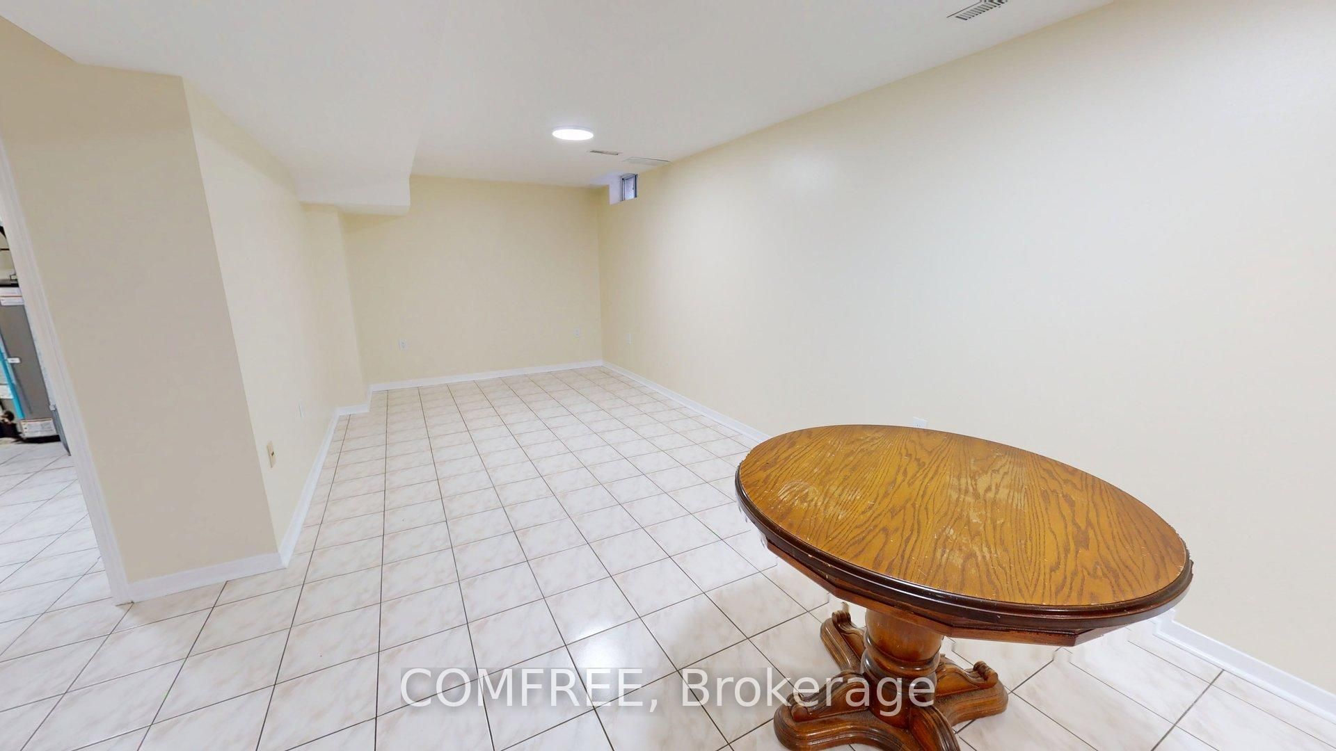 51 Venetian Crescent Property Photo 26