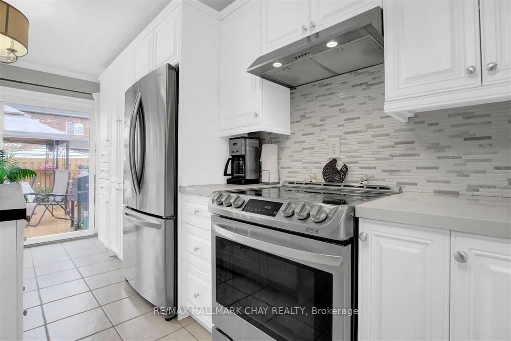2123 Osbond Road Main Property Photo 11