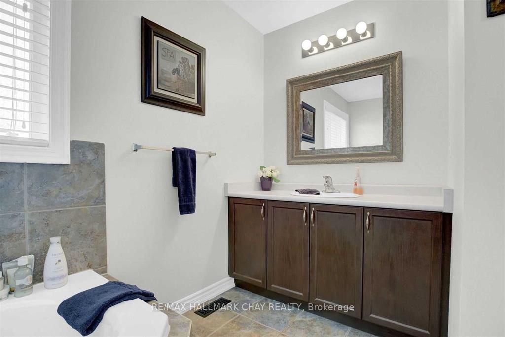 2123 Osbond Road Main Property Photo 16