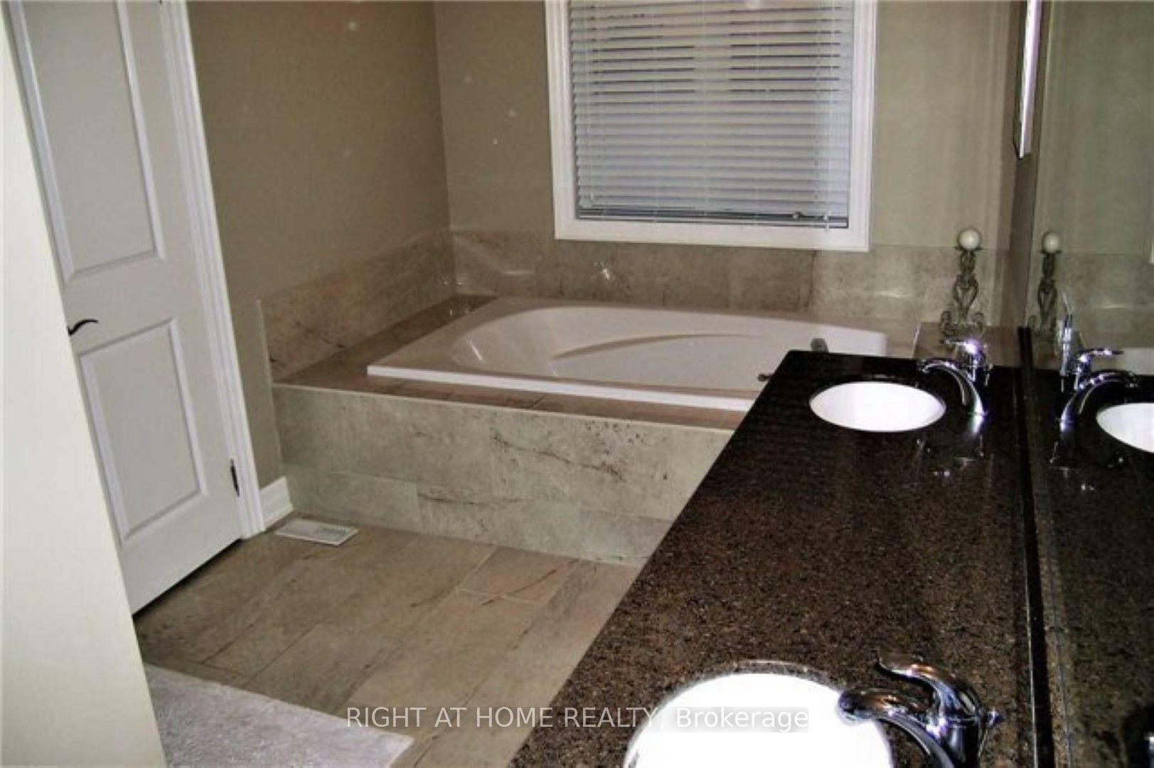 17 Bond Crescent Property Photo 20