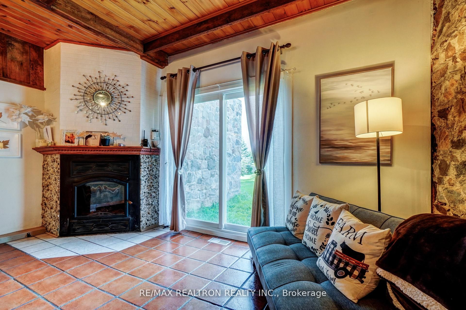 3930 Yonge Street Property Photo 6