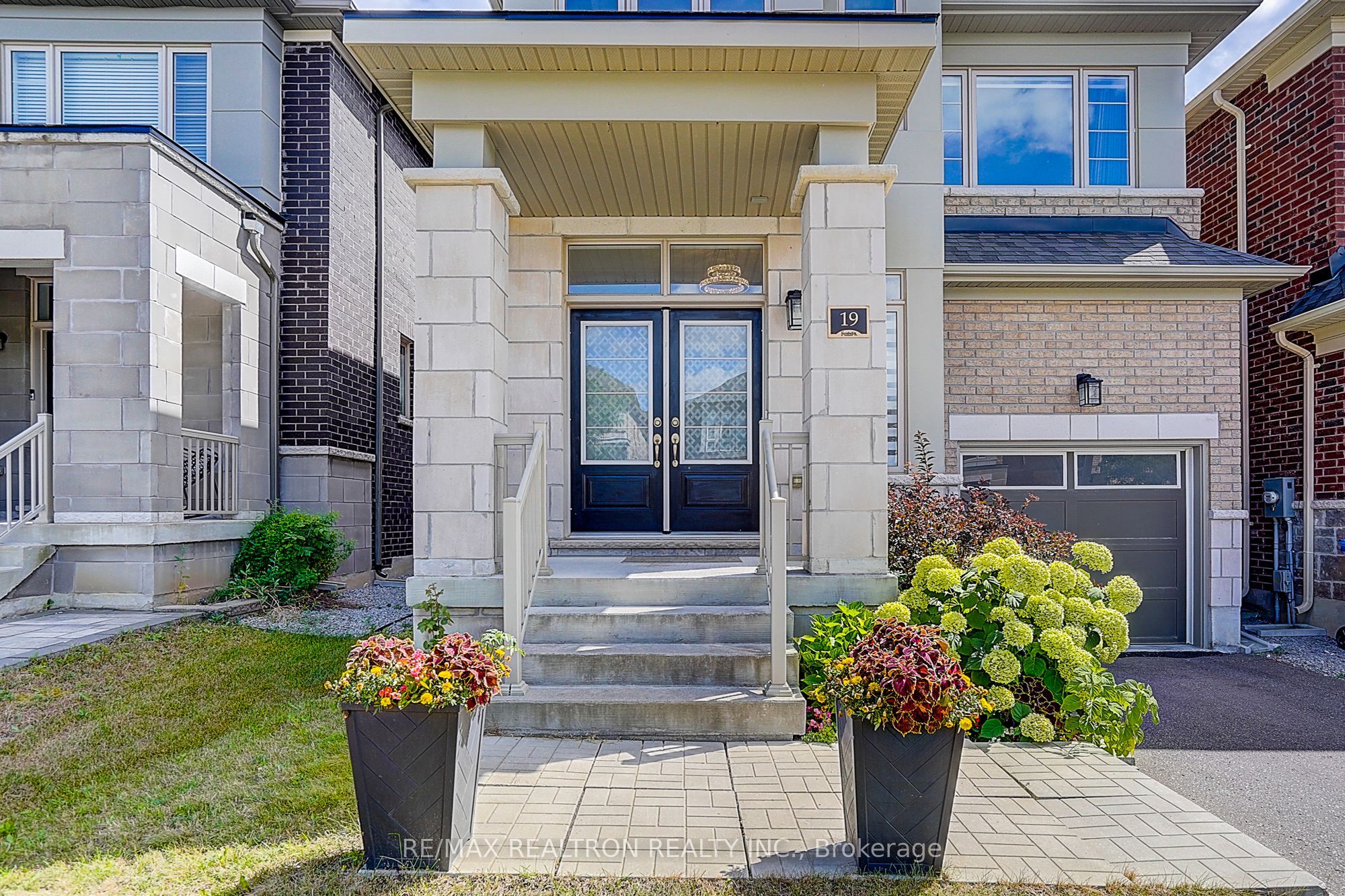 19 Falconridge Terrace Property Photo 3