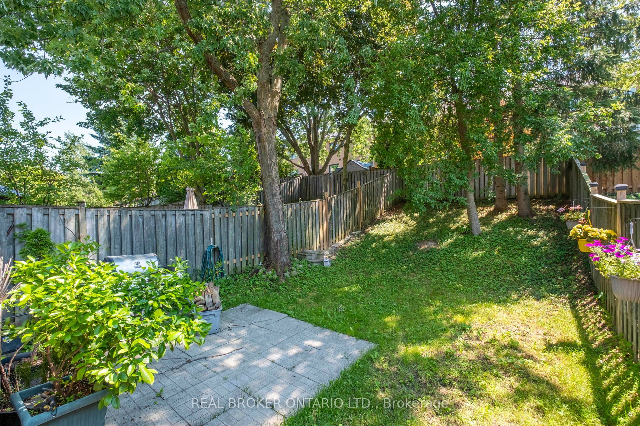 22 October Lane Property Photo 32