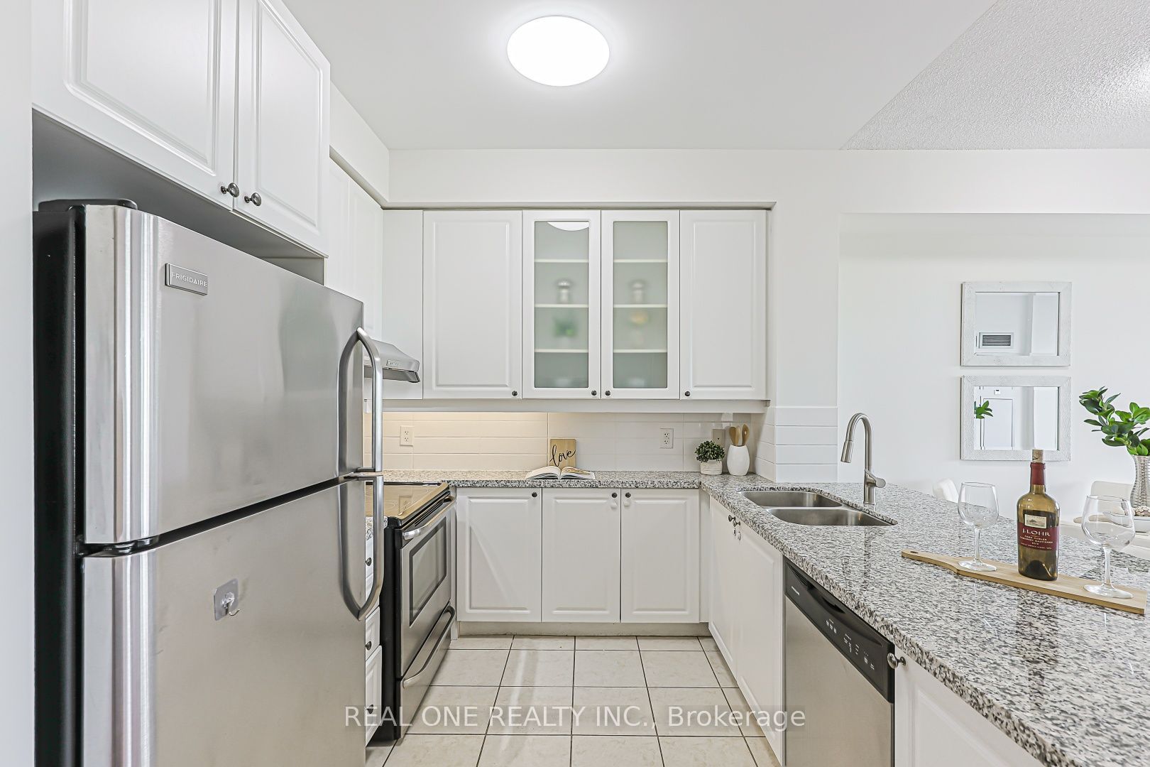 111 Upper Duke Crescent 214 Property Photo 14