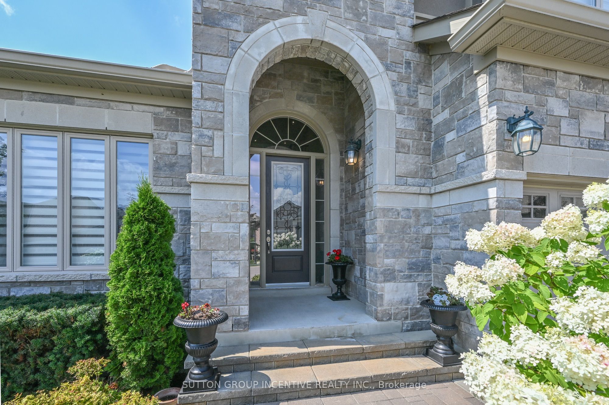 4 Westmount Drive Property Photo 2