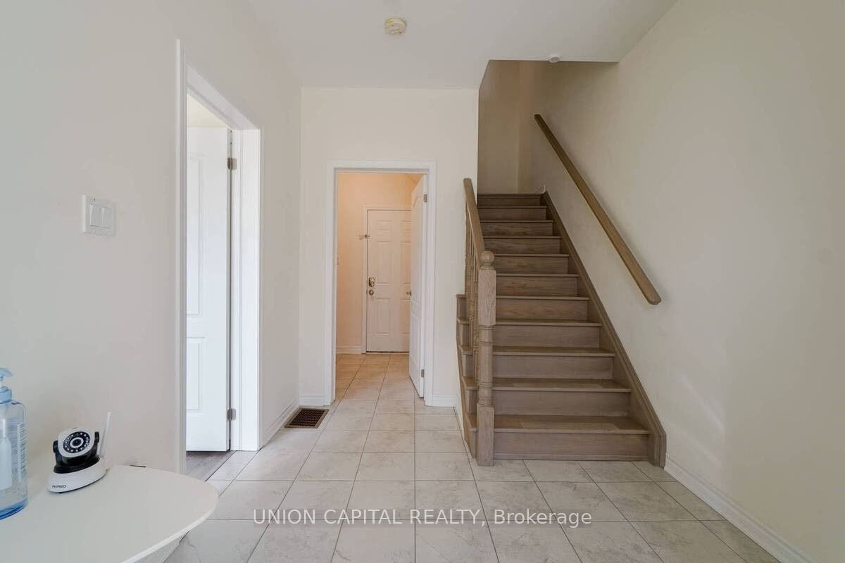 90 Cornell Centre Boulevard Property Photo 7