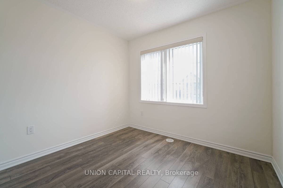 90 Cornell Centre Boulevard Property Photo 9