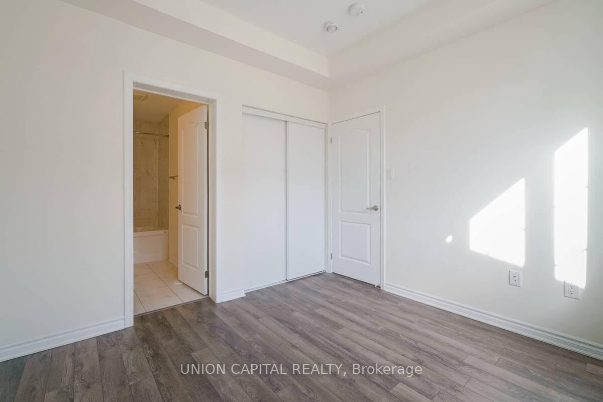 90 Cornell Centre Boulevard Property Photo 10