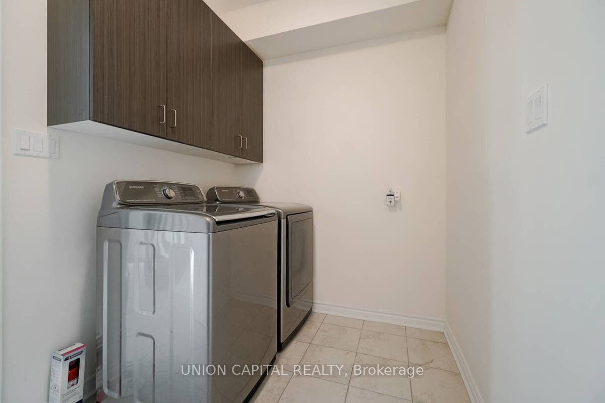 90 Cornell Centre Boulevard Property Photo 11