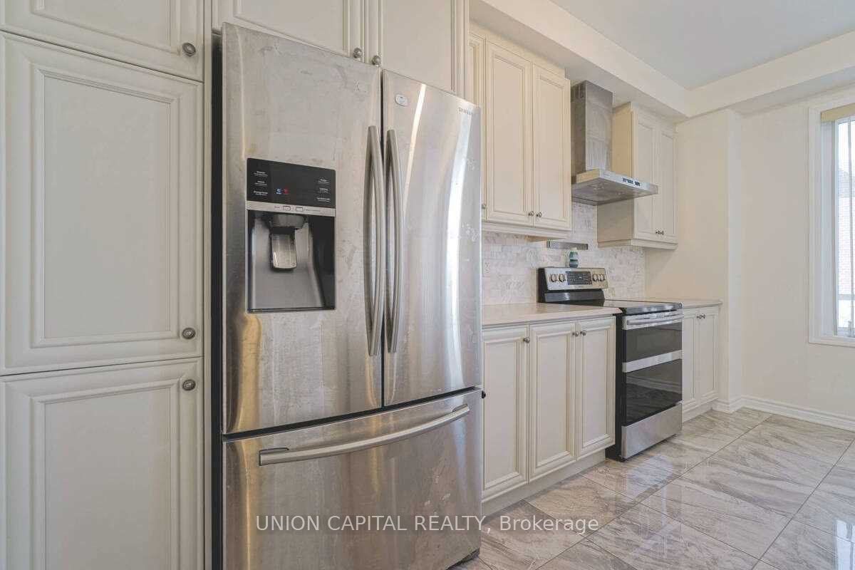 90 Cornell Centre Boulevard Property Photo 12