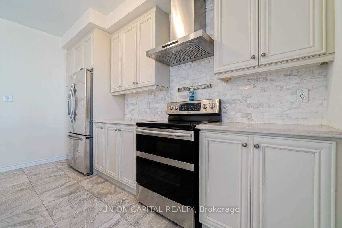 90 Cornell Centre Boulevard Property Photo 13