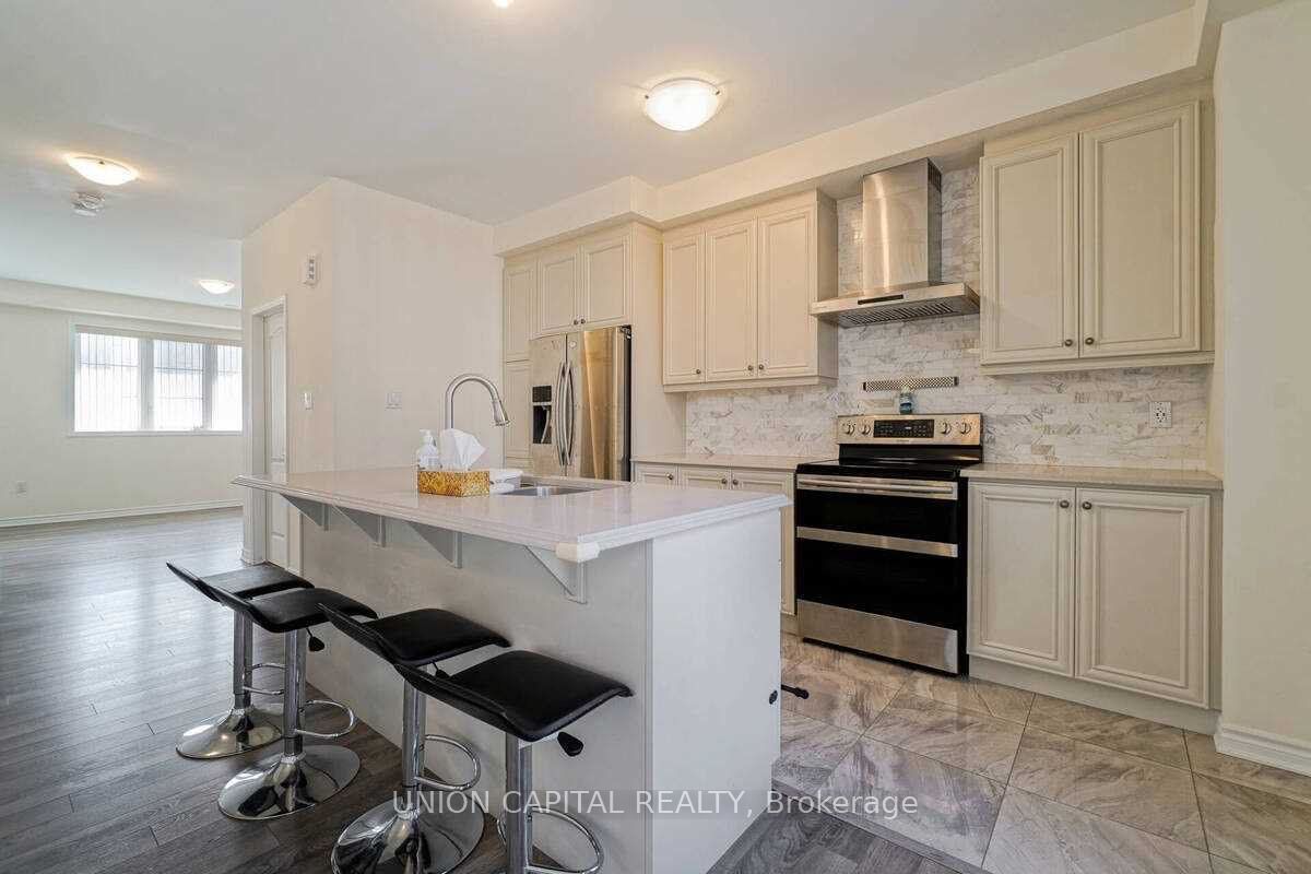 90 Cornell Centre Boulevard Property Photo 14