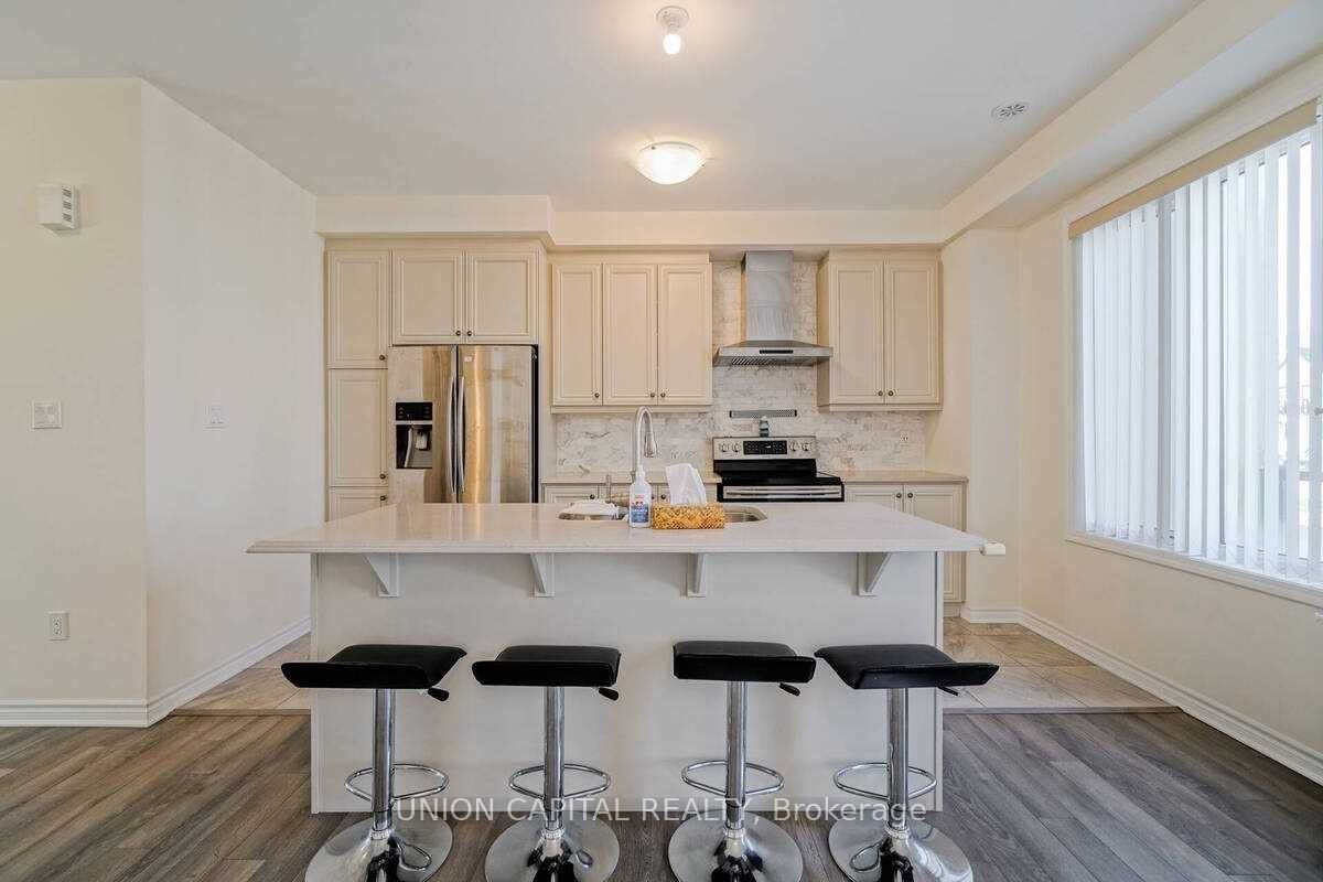 90 Cornell Centre Boulevard Property Photo 15