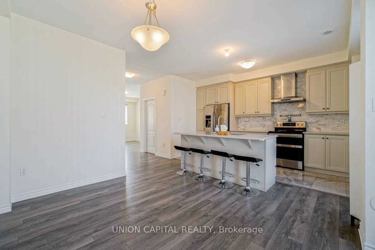 90 Cornell Centre Boulevard Property Photo 16