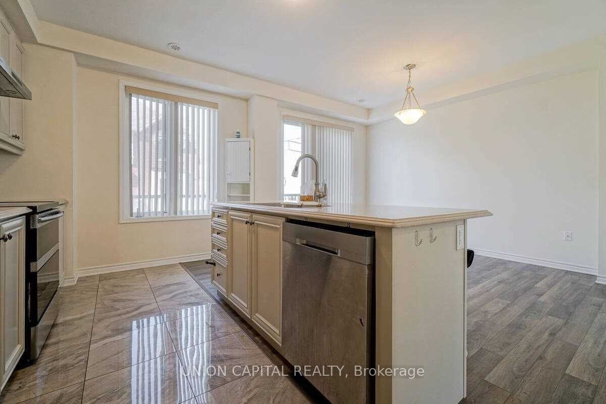 90 Cornell Centre Boulevard Property Photo 19