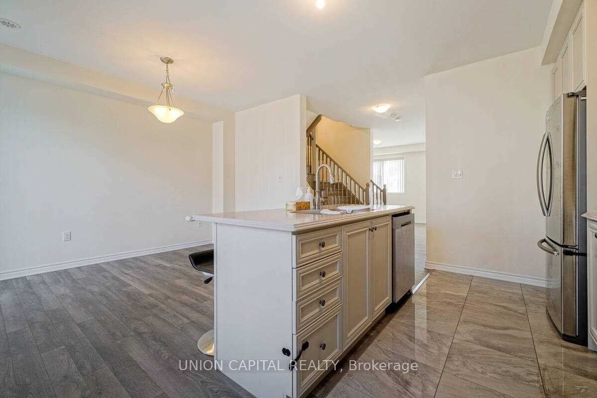90 Cornell Centre Boulevard Property Photo 20