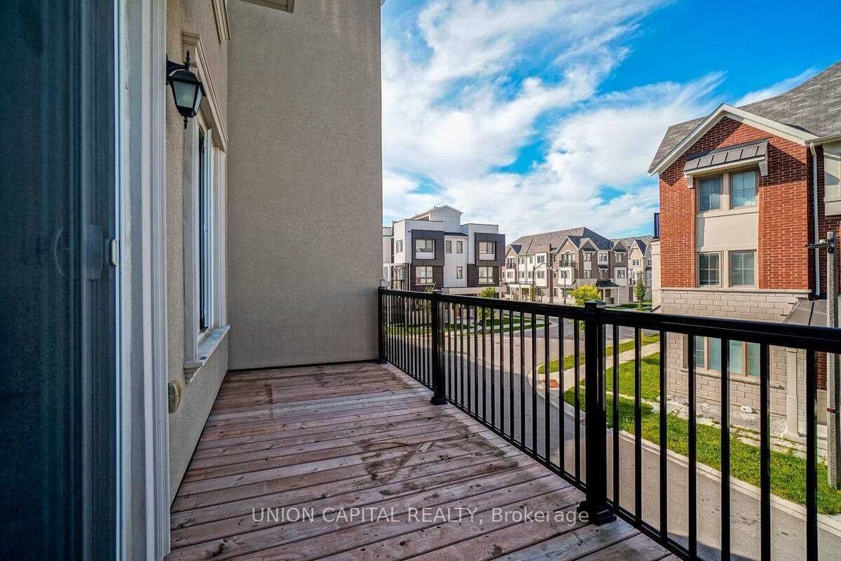 90 Cornell Centre Boulevard Property Photo 21