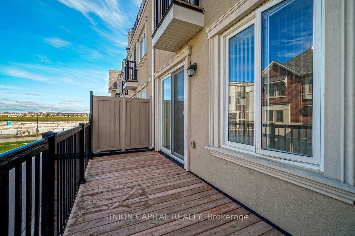90 Cornell Centre Boulevard Property Photo 22