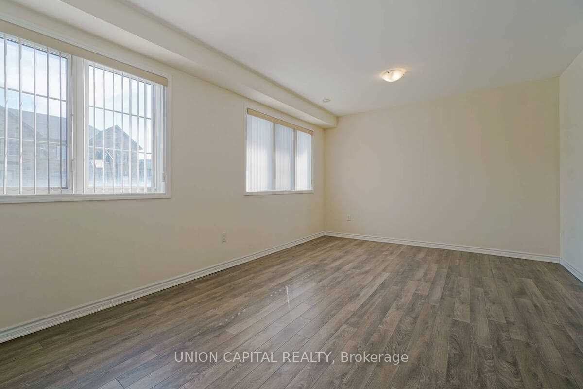 90 Cornell Centre Boulevard Property Photo 24