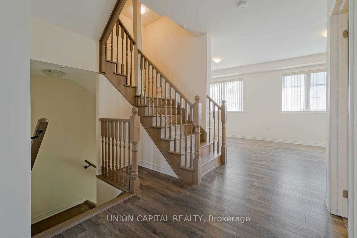90 Cornell Centre Boulevard Property Photo 25