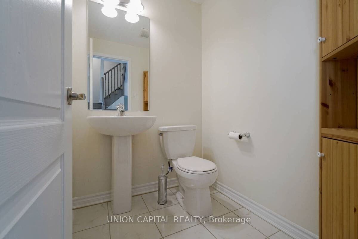 90 Cornell Centre Boulevard Property Photo 26
