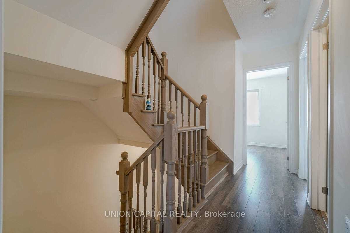 90 Cornell Centre Boulevard Property Photo 27