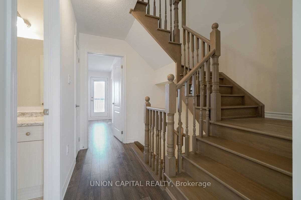 90 Cornell Centre Boulevard Property Photo 28