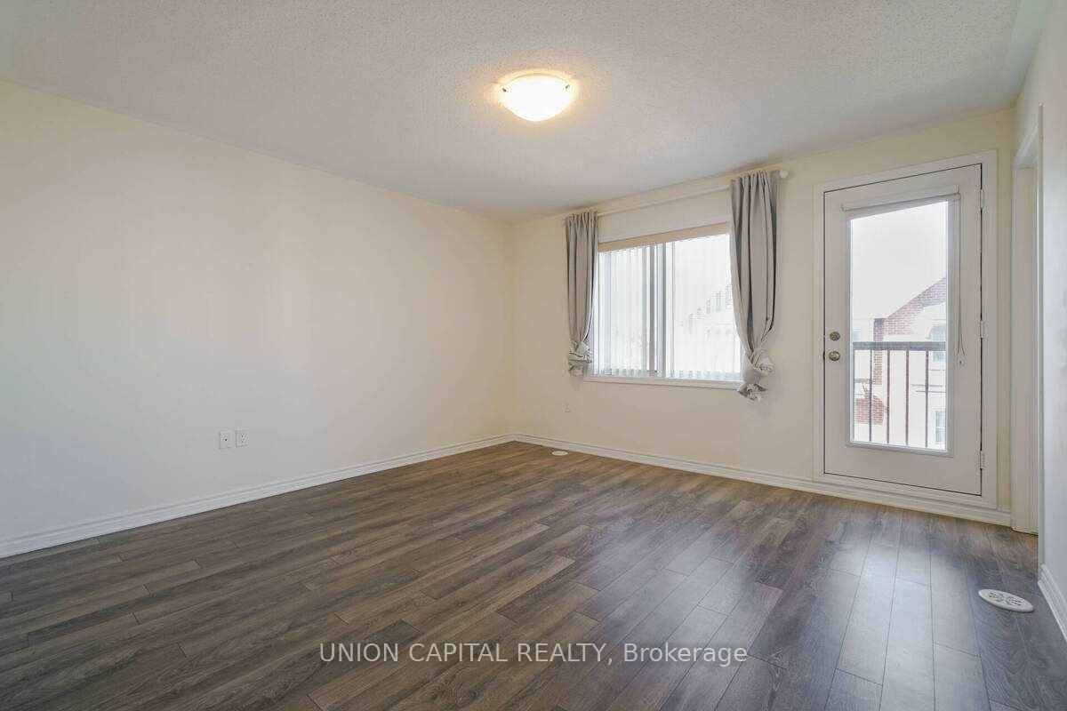 90 Cornell Centre Boulevard Property Photo 30