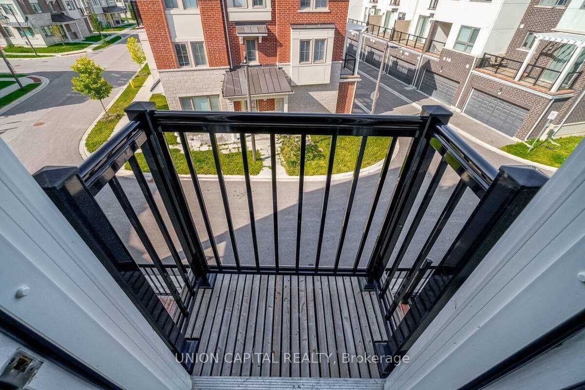 90 Cornell Centre Boulevard Property Photo 31