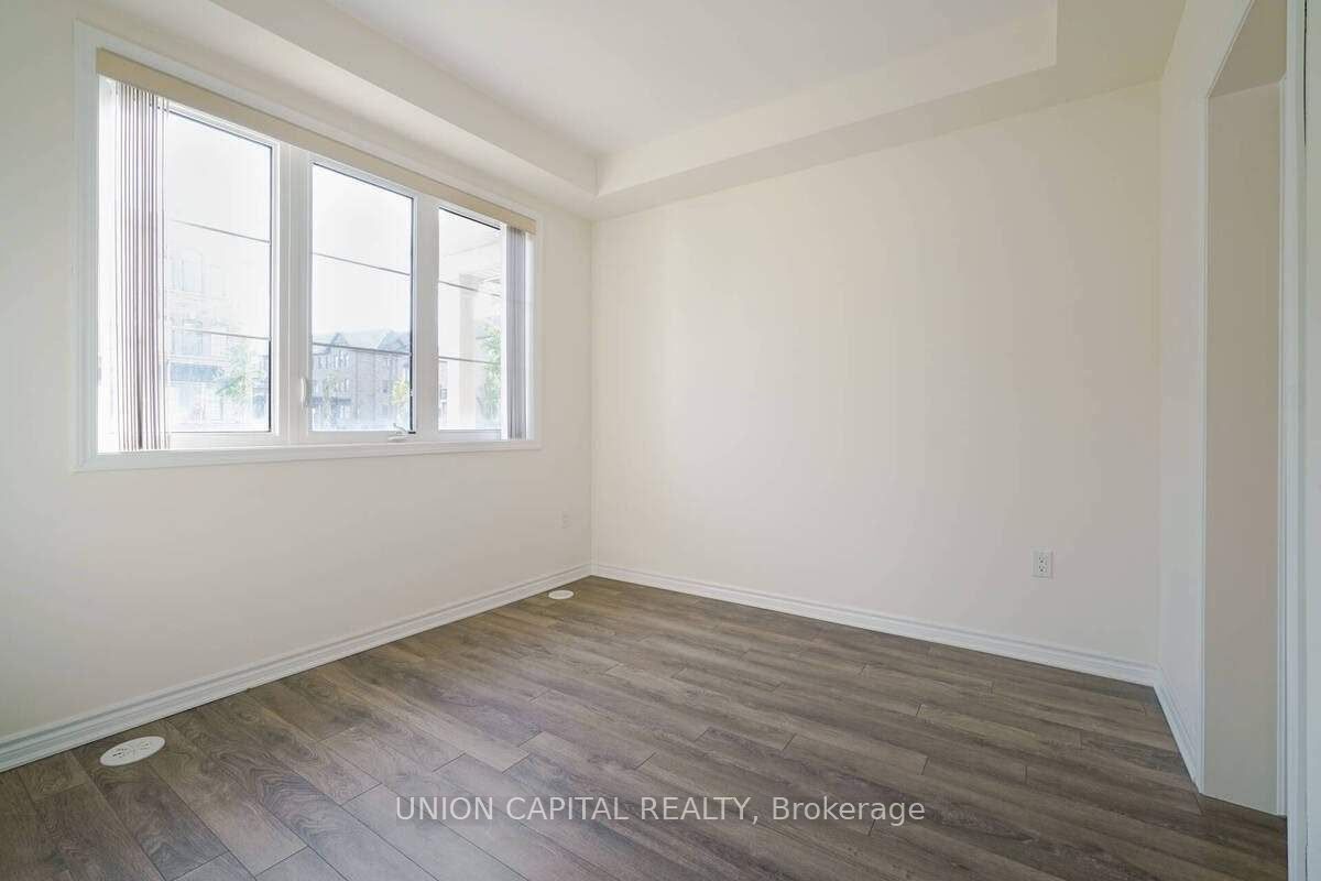 90 Cornell Centre Boulevard Property Photo 33