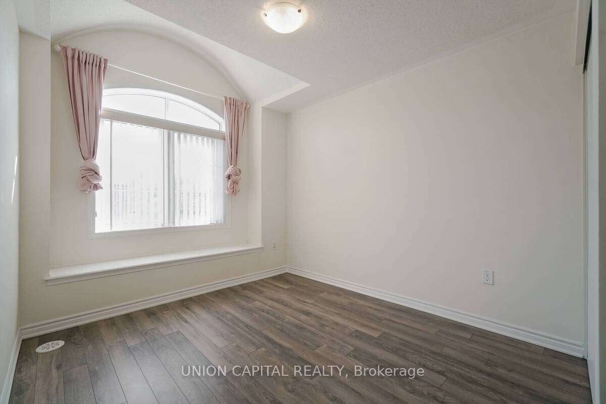 90 Cornell Centre Boulevard Property Photo 35