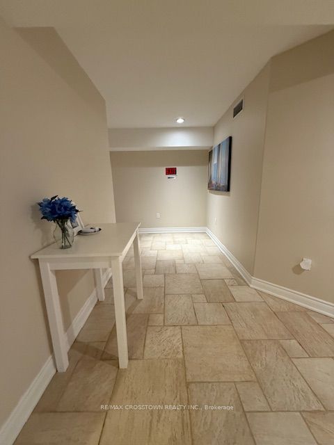 5143 11th Line (basement Unit) Property Photo 3