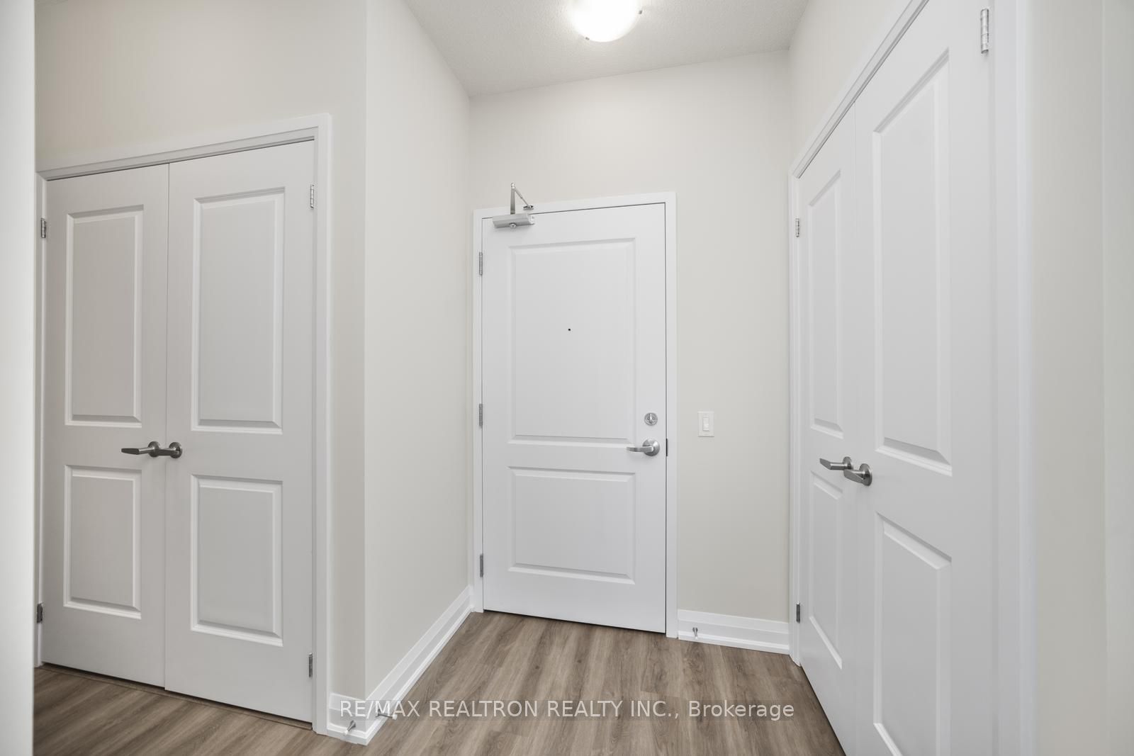 5917 Main Street Ph811 Property Photo 8