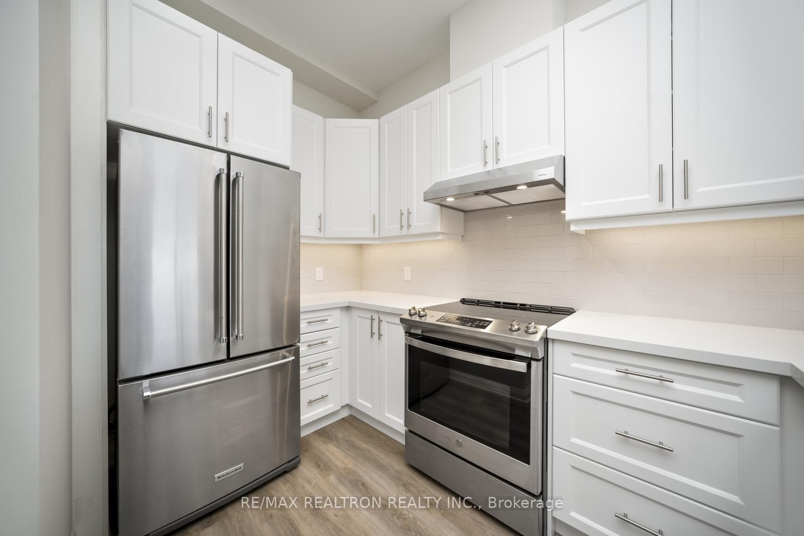 5917 Main Street Ph811 Property Photo 15