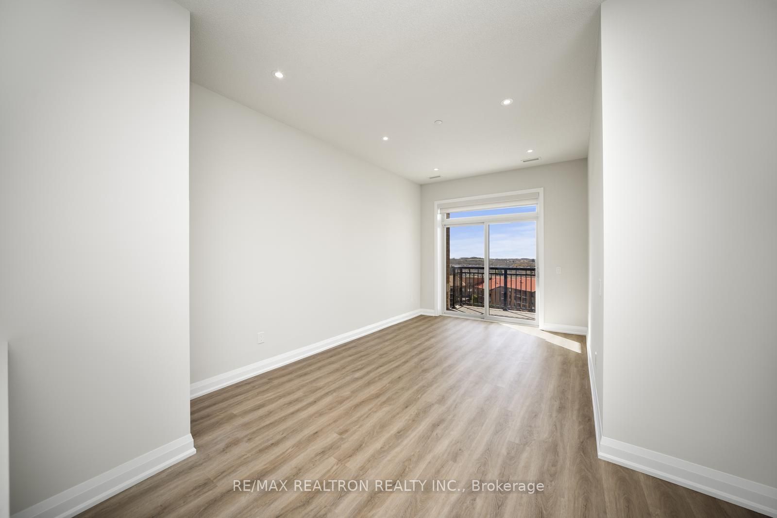 5917 Main Street Ph811 Property Photo 16