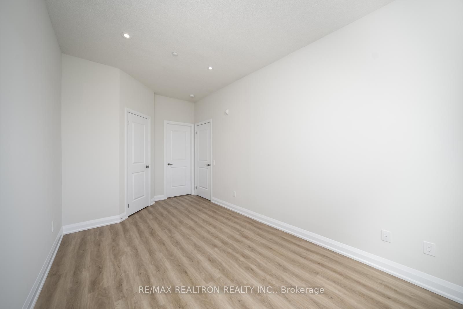 5917 Main Street Ph811 Property Photo 28