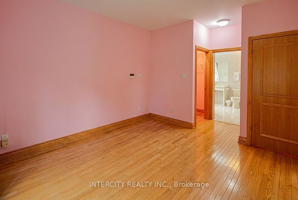 42 Oak Avenue Property Photo 21