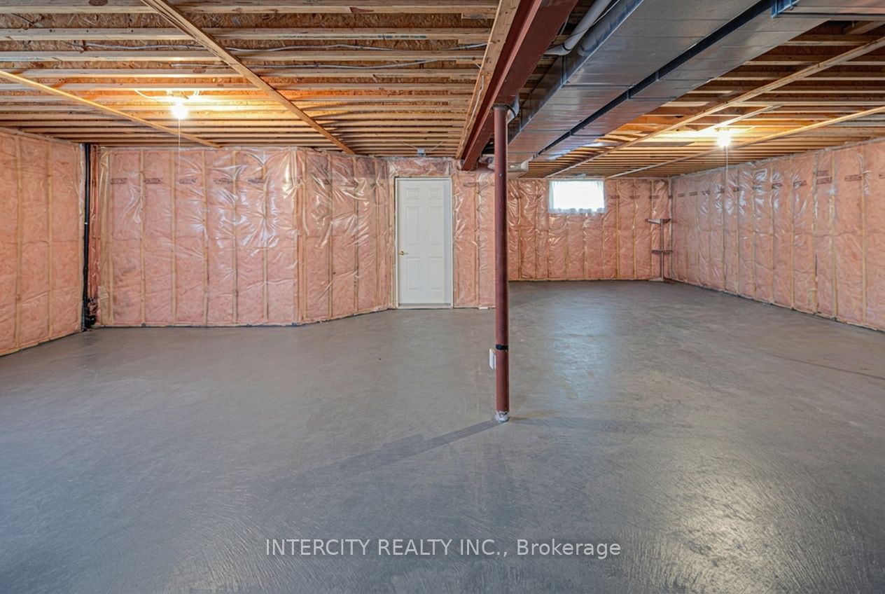 42 Oak Avenue Property Photo 31