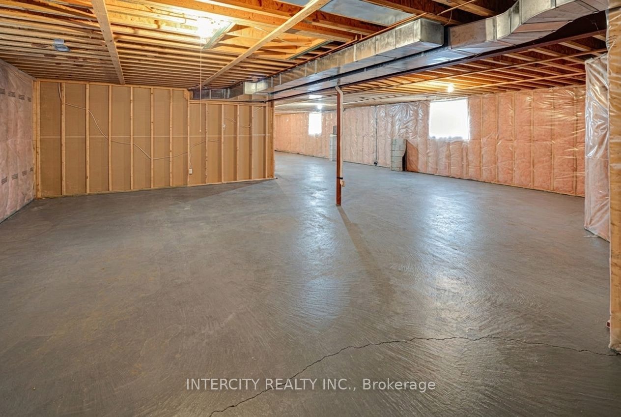 42 Oak Avenue Property Photo 32