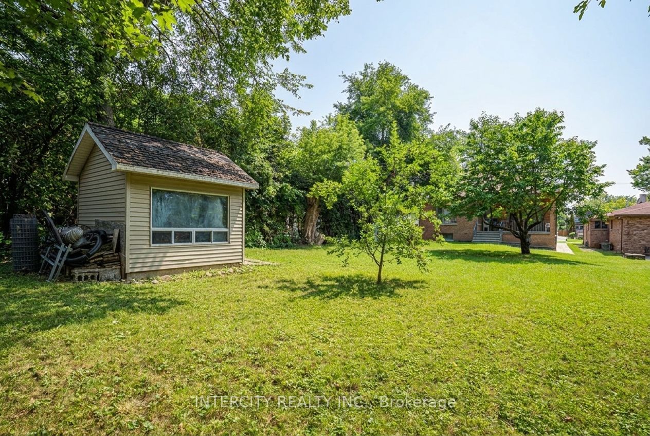 42 Oak Avenue Property Photo 36