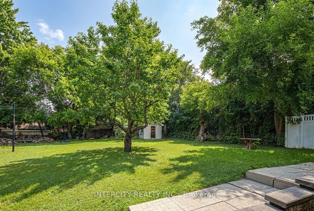 42 Oak Avenue Property Photo 37