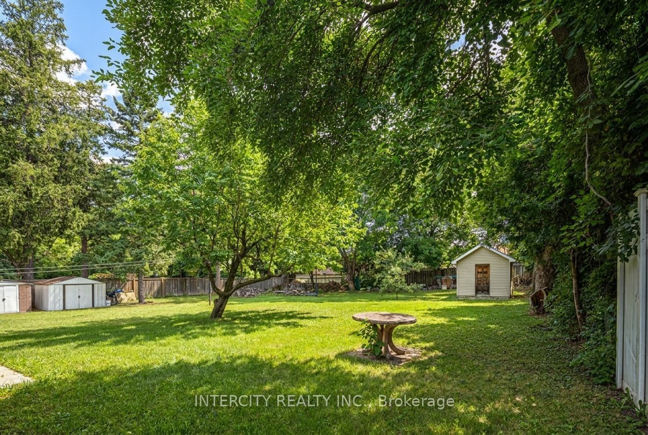 42 Oak Avenue Property Photo 38