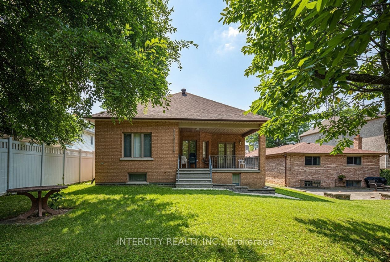 42 Oak Avenue Property Photo 39