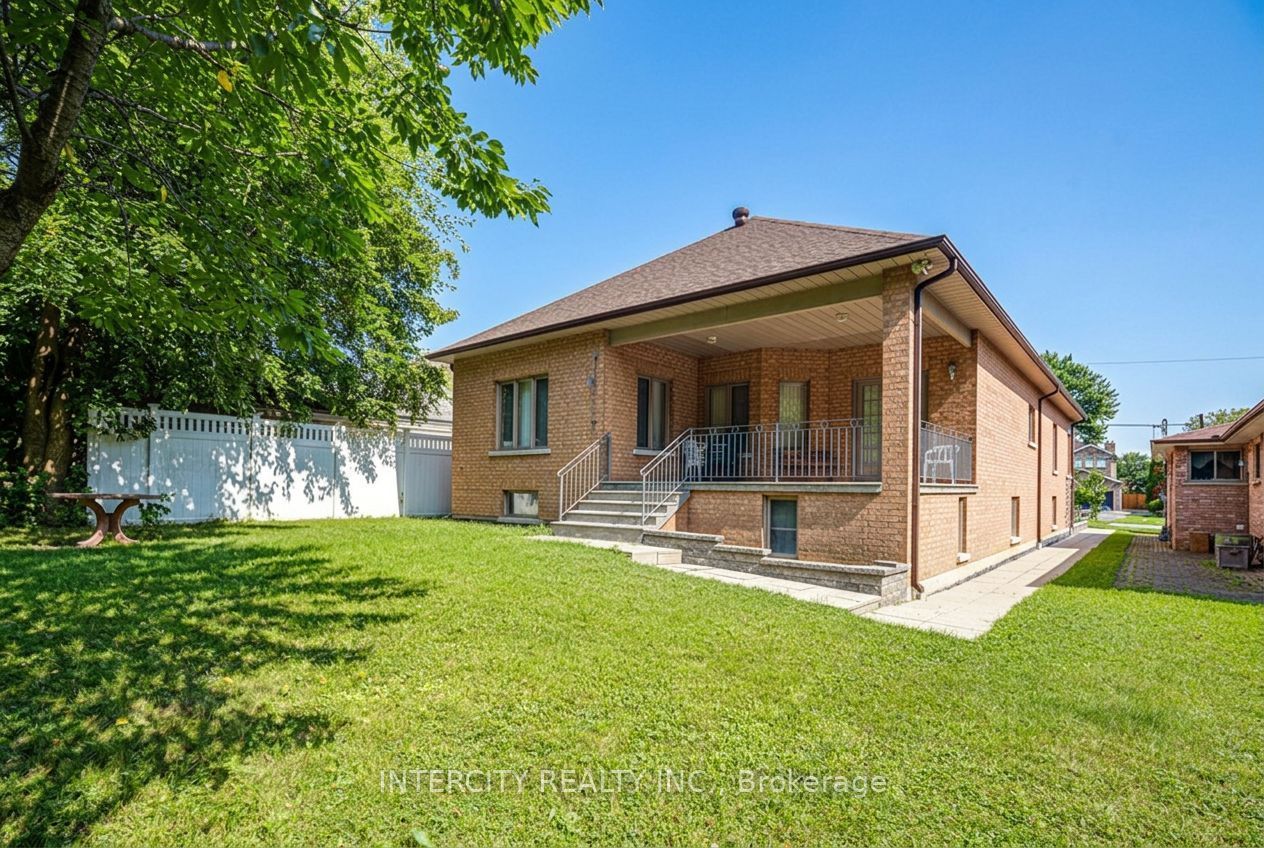 42 Oak Avenue Property Photo 41